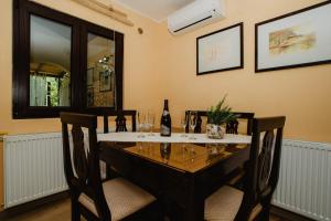 Lee house, WI-FI,FREE PARKING, HOT TUBE