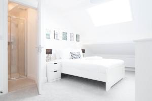 The Comet - A Home with 4 Bedrooms and 3 Bathrooms near Alton Towers for You