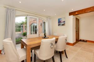 Creamery Cottage with Games room and Free Parking