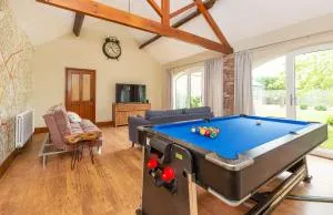 Creamery Cottage with Games room and Free Parking - Wigginton