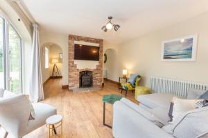 Creamery Cottage with Games room and Free Parking
