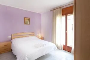 PORT I Sistach Rentals - Isla Pedrosa