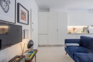 Decompress at a Tranquil, Minimal Urban Oasis with an Edge