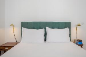 Decompress at a Tranquil, Minimal Urban Oasis with an Edge