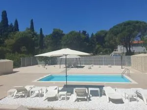 Grey Pearl with free EV Ch-Station - Valbandon