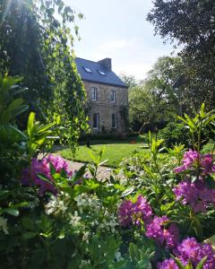 B&B / Chambres d'hotes LE DOMAINE DE COAT ROGAN La chambre romantique : photos des chambres