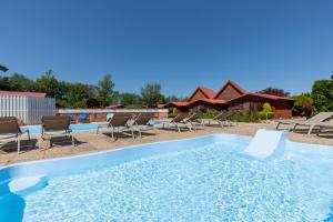 Dworek Zielińskich-Domki, Pokoje, Podgrzewany basen, Parking