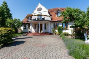 Dworek Zielińskich-Domki, Pokoje, Podgrzewany basen, Parking