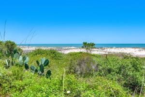 Holiday Home room in 106W Bright 3BR and 3BA corner condo with Gulf view