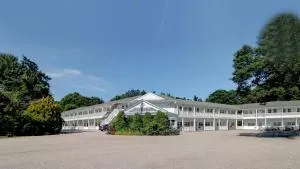 Hamilton Village Inn - West Warwick