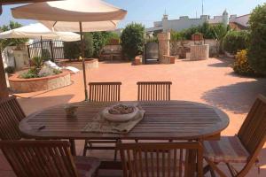 La casa di Clelia Torre colimena porto cesareo salento esclusiva 2 piani con 6 camere doppie 3 bagni posti auto terrazza giardino 5 minuti dal mare - 4hvězdičkové hotely ve městě San Pietro in Bevagna