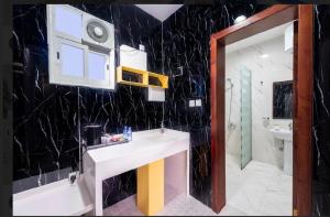 الحياة إن للأجنحة الفندقيه