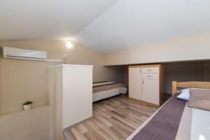 Studio with Balcony and Sea View room in Apartments by the sea Drvenik Donja vala Makarska - 9654