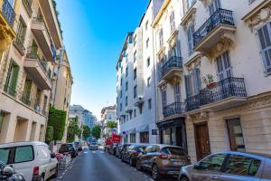 Goldstar Apartments & Suites