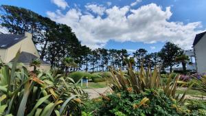 Appartements Vacances O Cap Coz - Jardin vue mer et piscine - Residence Cap Azur Fouesnant : photos des chambres