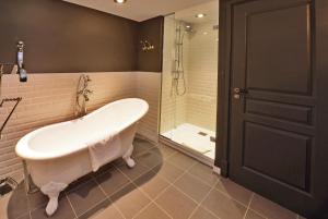 Hotels Maison de Famille Les 5 Freres : photos des chambres