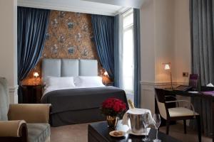 Hotels La Tremoille Paris : photos des chambres
