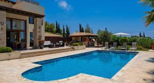 4 bedroom Villa Lofou with private pool and sea views, Aphrodite Hills Resort