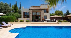 4 bedroom Villa Lofou with private pool and sea views, Aphrodite Hills Resort