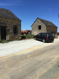 B&B / Chambres d'hotes Domaine des Pierres Jumelles-balade a cheval-chambre d'hotes Mayenne : photos des chambres