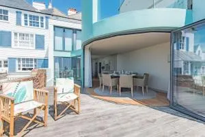 The Beach House at Sandgate by Bloom Stays - Sandgate