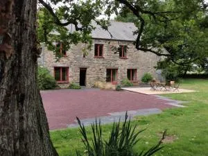 Ar Merglet - Grande longère authentique en Brocéliande - Comblessac