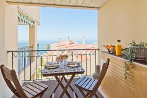 Sea Front Family Apartment