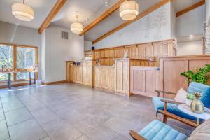 Three-Bedroom Apartment room in River Ridge Three-Bedroom Condos
