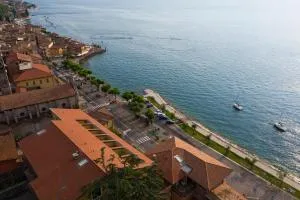 加尔达家庭旅馆 - 坎皮奥内·德尔·加尔达