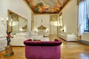 Palazzo Tolomei Residenza D'epoca hotel, 
Florence, Italy.
The photo picture quality can be
variable. We apologize if the
quality is of an unacceptable
level.