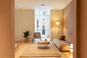 Two-Bedroom with two bathrooms and terrace room in DestinationBCN Universitat Apartments