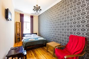 Подобово у Львові, на вулиці Краківській 26 біля Добробуту центр