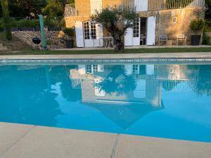 Appartements Amity. Exclusive poolside garden apartment : photos des chambres