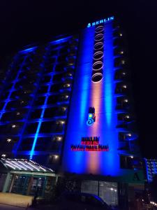 Studio Berlin golden beach