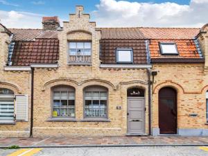 Spacious Holiday Home in Nieuwpoort with Garden