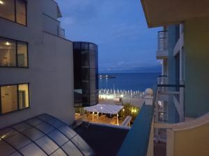 Studio Berlin golden beach