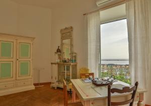 Amazing Sea View in Historic Building in Downtown by Wonderful Italy