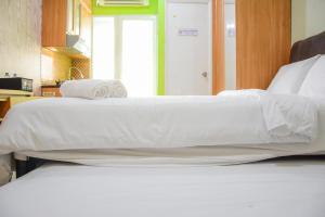 Stylish and Comfortable Studio Green Pramuka City Apartment By Travelio