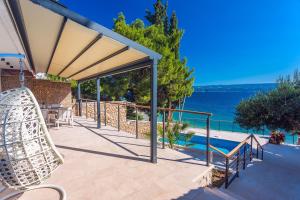 Beachfront Casa Ahoi with 2 bedrooms, heated pool, amazing sea views