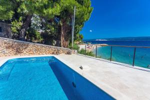 Beachfront Casa Ahoi with 2 bedrooms, heated pool, amazing sea views