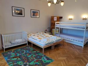 Family apartment with two bathrooms near to city center