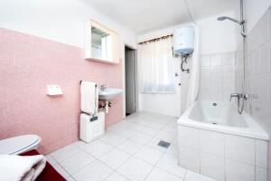 Carera Seaview Apartments