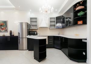 Three-Bedroom Apartment room in Arcadijskiy Palace