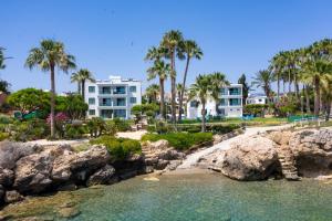 Rododafni Beach Apartments - 4hvězdičkové hotely ve městě Pafos