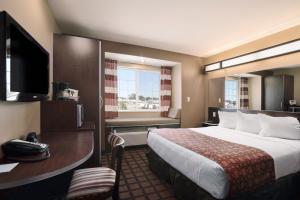 Queen Room - Non-Smoking room in Microtel Inn & Suites