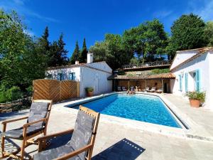 Maisons de vacances Apartment Picasso with pool and private terrace : photos des chambres