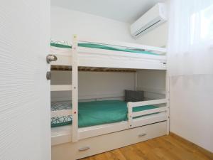 Holiday Home Pixie by Interhome