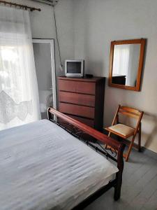 Maisonette with Garden& Parking Polichrono