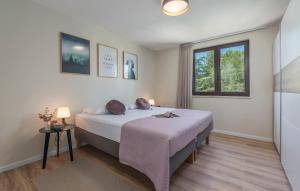 JUST RENOVATED stylish 2 bedrooms apartment only a few steps from the beach! 