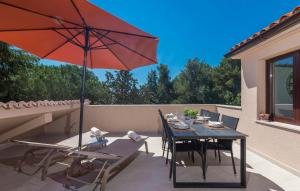 JUST RENOVATED stylish 2 bedrooms apartment only a few steps from the beach!